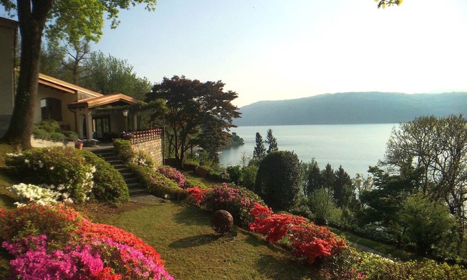 Reno Villa | Family home at Lago Maggiore with beautiful view and private beach