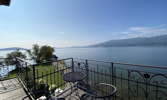 Sasso Moro Condo | Ferienwohnung am See mit Balkon