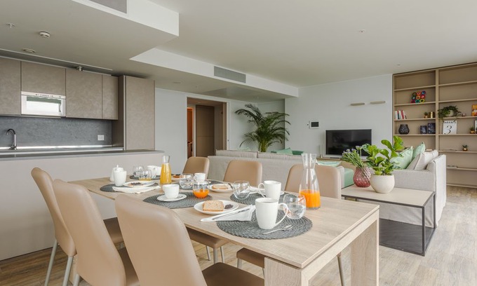 Centro Direzionale Apartment | Galfa 182 - New, bright 2-bedroom, Torre Galfa 18th floor