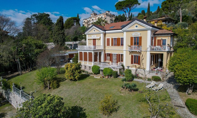 Gardone Riviera Apartment | Gorgeous Property Waterfront In An Exclusive Location. Private Beach.