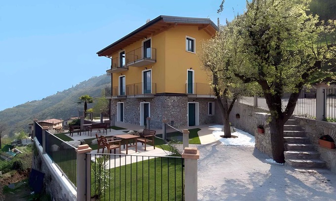 Tremosine Apartment | Holiday apartment with lake view and jacuzzi