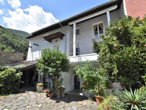 Cosio Valtellino House | Holiday Home La Casa del Nonno by Interhome