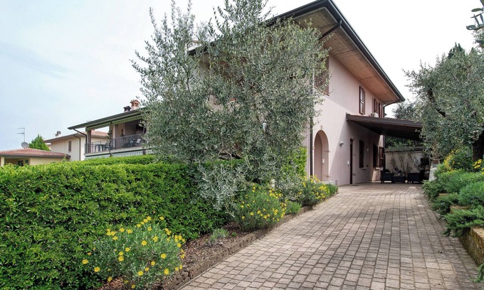 Soiano del Lago House | Holiday Home 'Villetta Oleandri' with Shared Pool, Wi-Fi and Air Conditioning