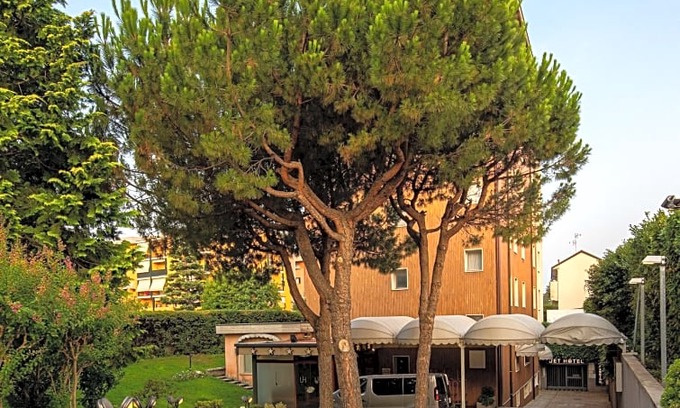 Gallarate Hotel | Jet Hotel, Sure Hotel Collection by Best Western