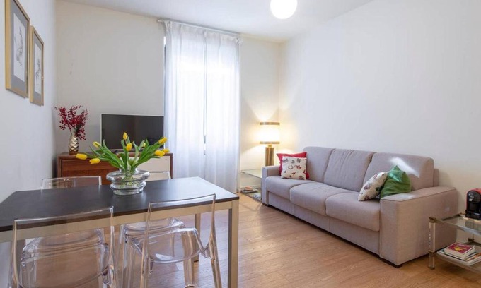 Isola Apartment | JOIVY 1BR Apt in Isola with Stunning View to Bosco Verticale