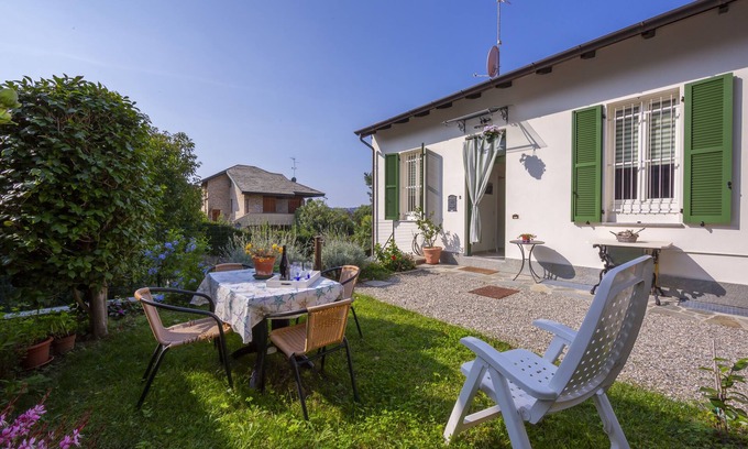 Ranco Apartment | La Casa Sul Lago Maggiore, Ranco, Italy