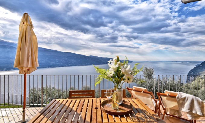 Oldesio Apartment | La Terrazza sul Lago by Theater Home - with marvellous lake view