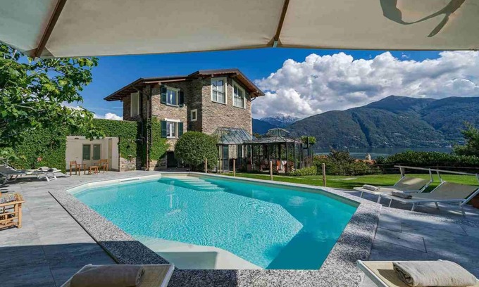 Santa Maria - Rezzonico Villa | Lake view villa rental - Lake Como - Italy