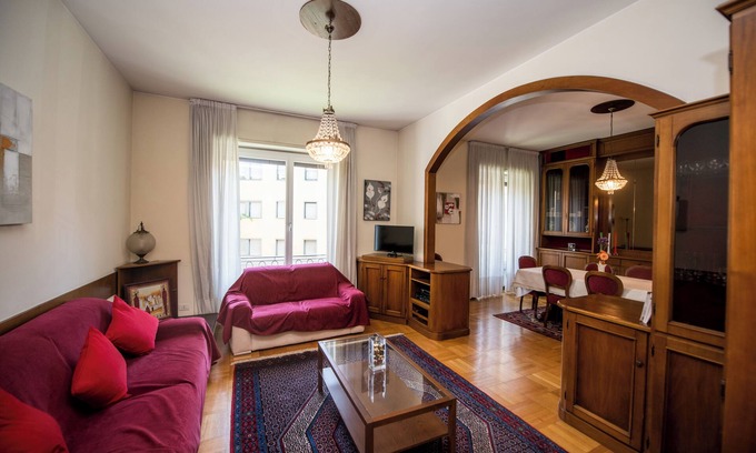 Cerchia dei navigli Apartment | Large, bright apartment in city center, walking distance to Duomo and more
