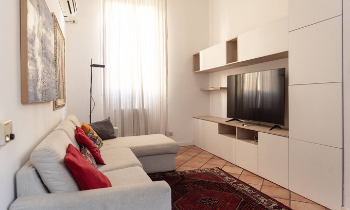 Milan Apartment | Leonardo Da Vinci House | 10 minutes from Duomo