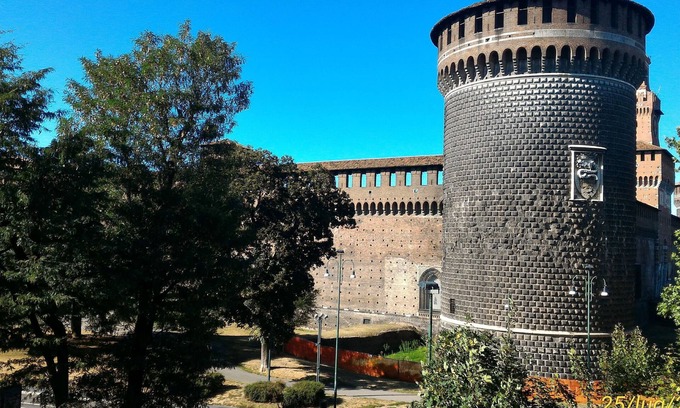 Cerchia dei navigli Apartment | Milan: Elegant and Central Apartment in front of Castello Sforzesco