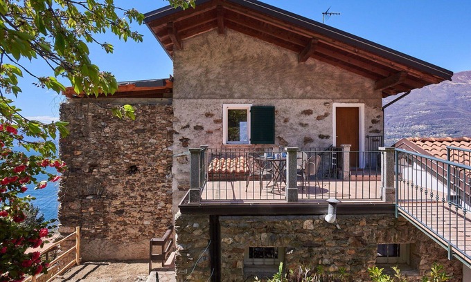 Bellano House | Nice apartment in villa for 12 people with A/C, WIFI, TV, patio and pets allowed
