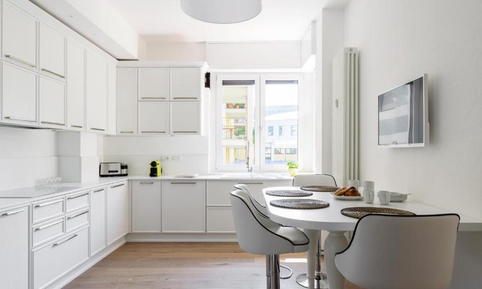 Como Apartment | Pure White Luxury Apartment - byMyHomeinComo