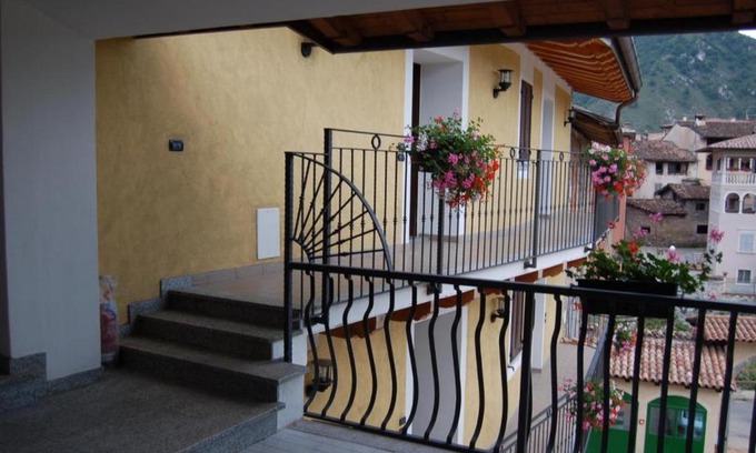 Sabbio Chiese Bed & Breakfast | Very Big Room in Agriturismo Rocca Dei Marchesi
