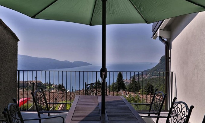 Gardola Villa | Villa Pineta - Theater Home