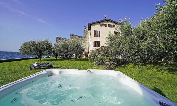 Gargnano Villa | Villa Victoria Lake front