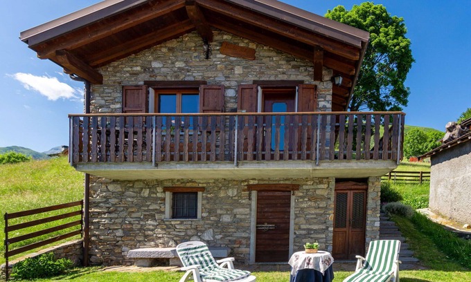 Peglio House | Wonderful private villa for 4 people with WIFI, TV, balcony and pets allowed