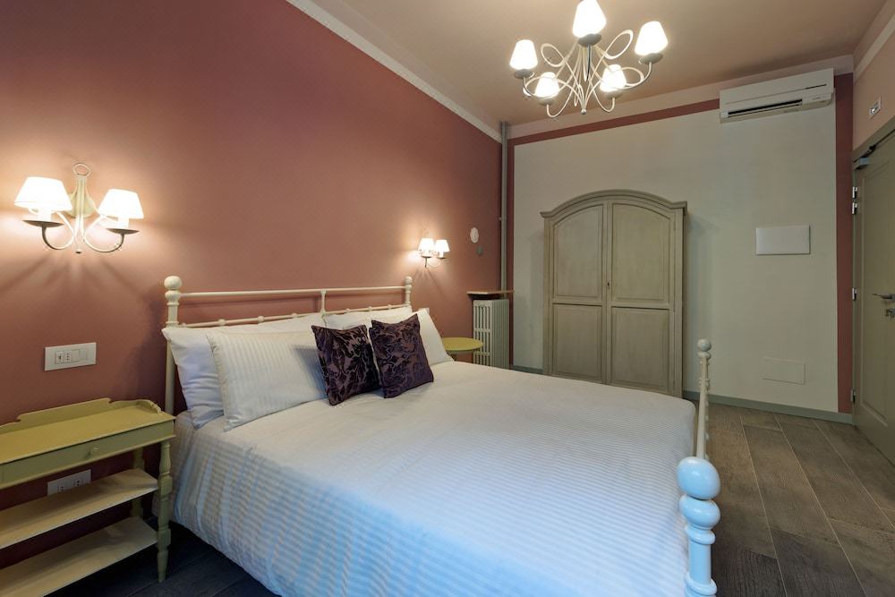 Photo of Bedroom in Bullona