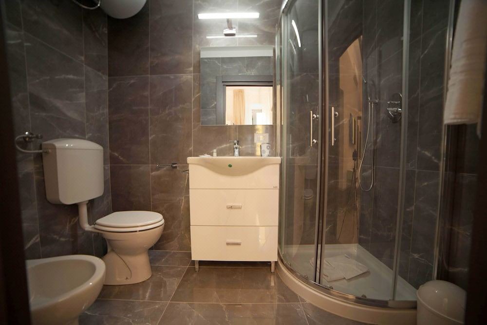 Photo of Bathroom in Magenta