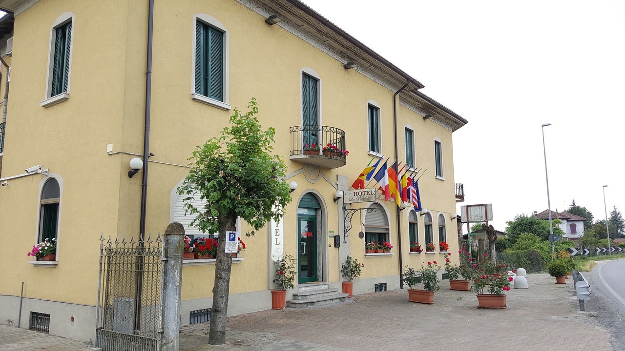 Photo of Buildings in Ozzero