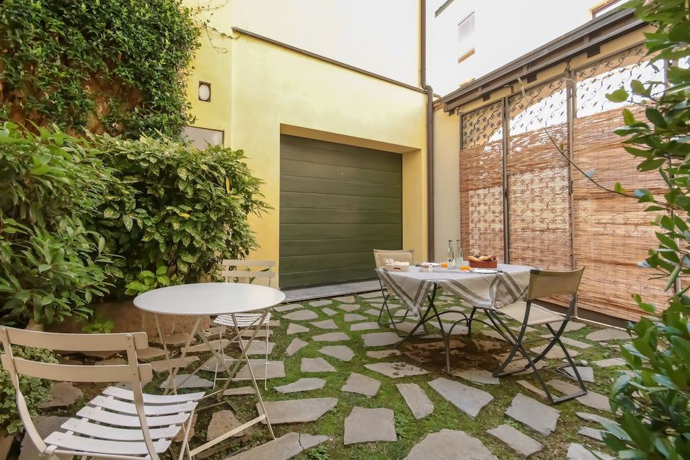 Photo of Patio Balcony in Crema