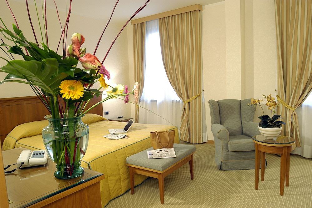 Photo of Livingroom in Magenta