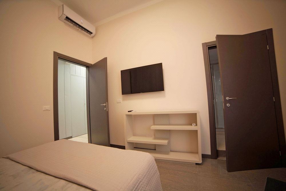 Photo of Bedroom in Magenta