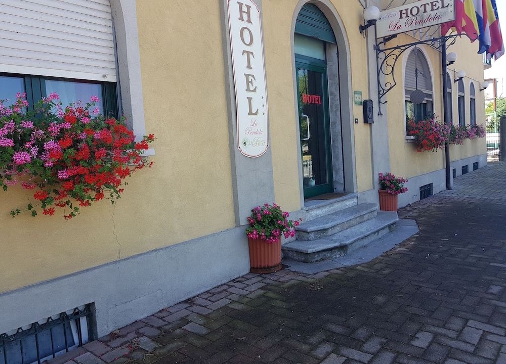 Photo of Buildings in Ozzero