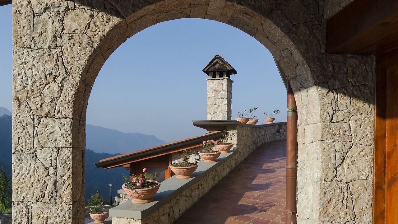 Photo of Others in Bracca