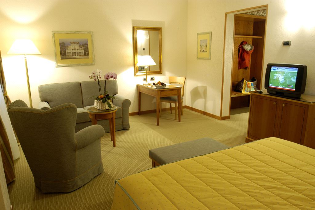 Photo of Livingroom in Magenta