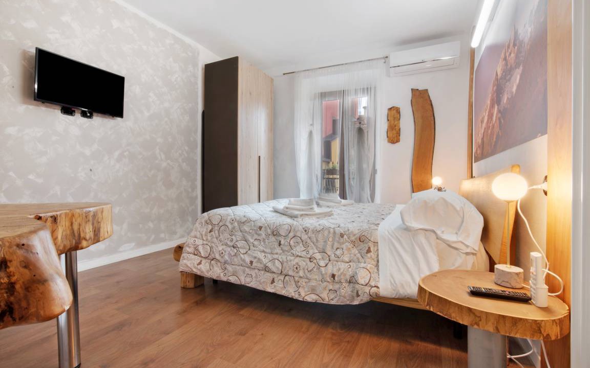 Photo of Bedroom in Mandello del Lario