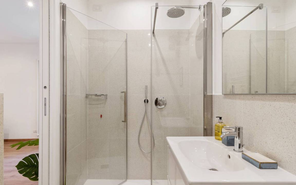 Photo of Bathroom in Tricolore