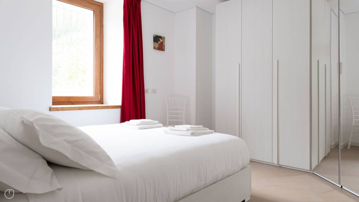 Photo of Bedroom in Tola
