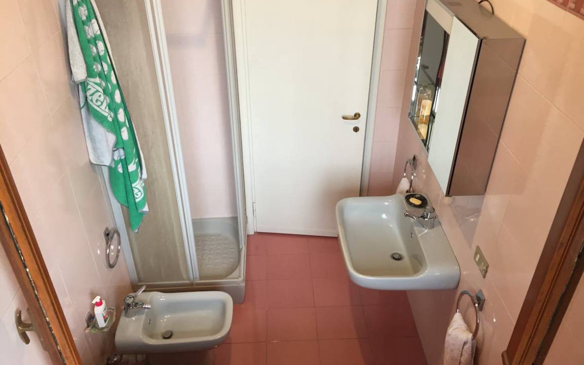 Photo of Bathroom in Magenta