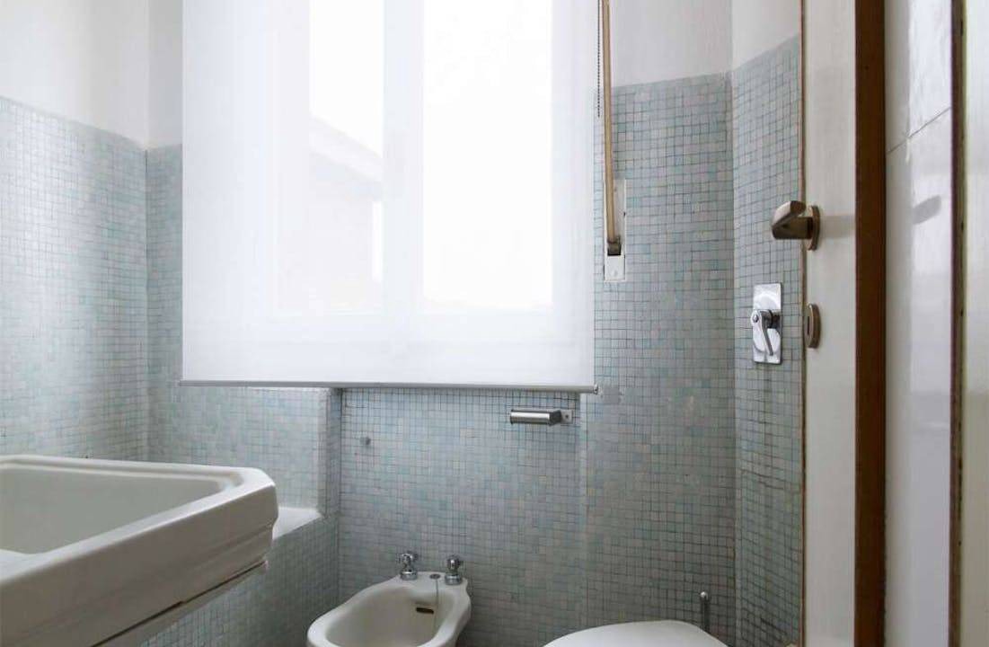 Photo of Bathroom in Lorenteggio