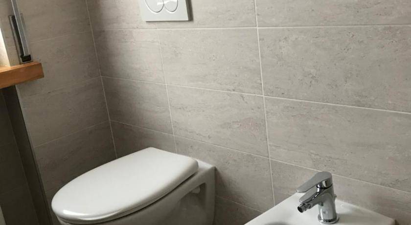 Photo of Bathroom in Magenta