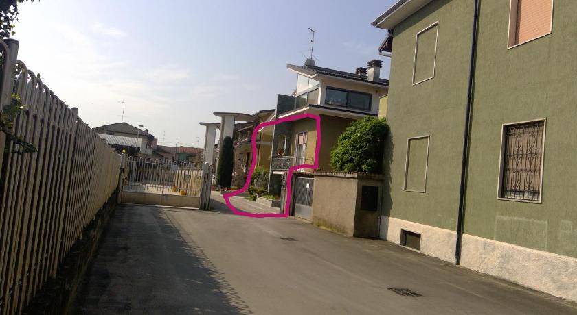 Photo of Others in Magenta