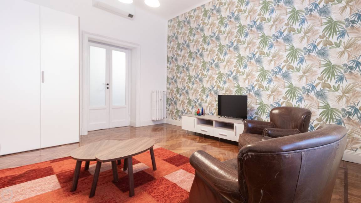 Photo of Livingroom in Magenta