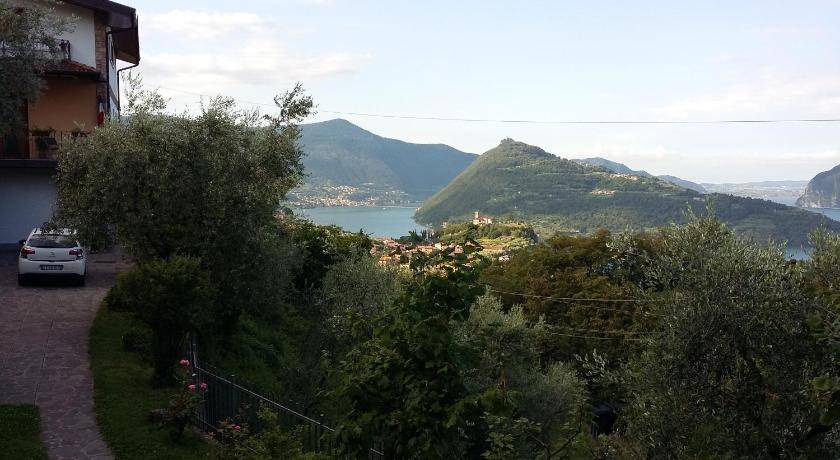 Photo of Others in Marone