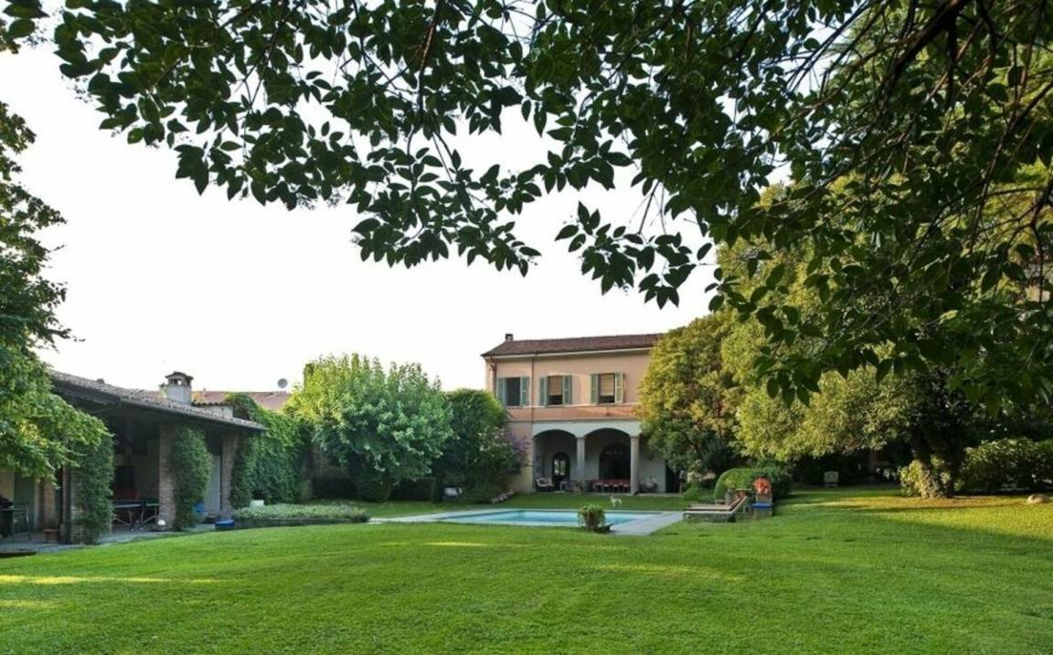 Photo of Buildings in Bornato