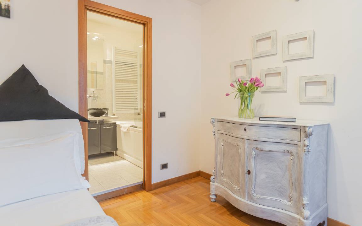 Photo of Bedroom in Como City Centre
