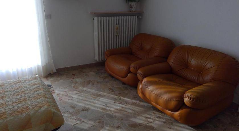 Photo of Livingroom in Magenta