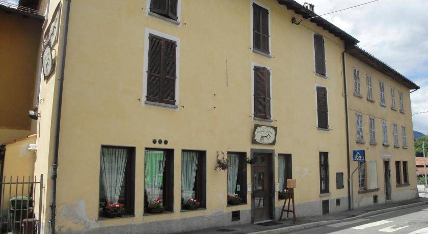 Photo of Buildings in Brinzio