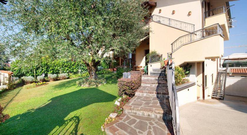 Photo of Others in Osio Sotto