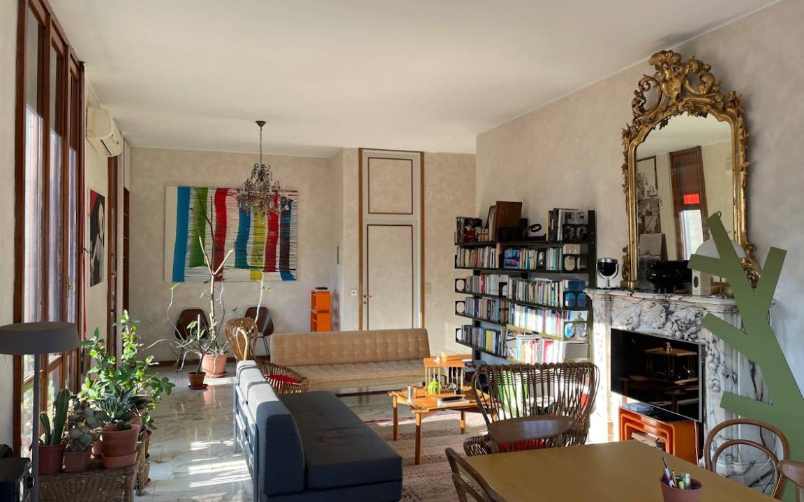 Photo of Livingroom in Magenta