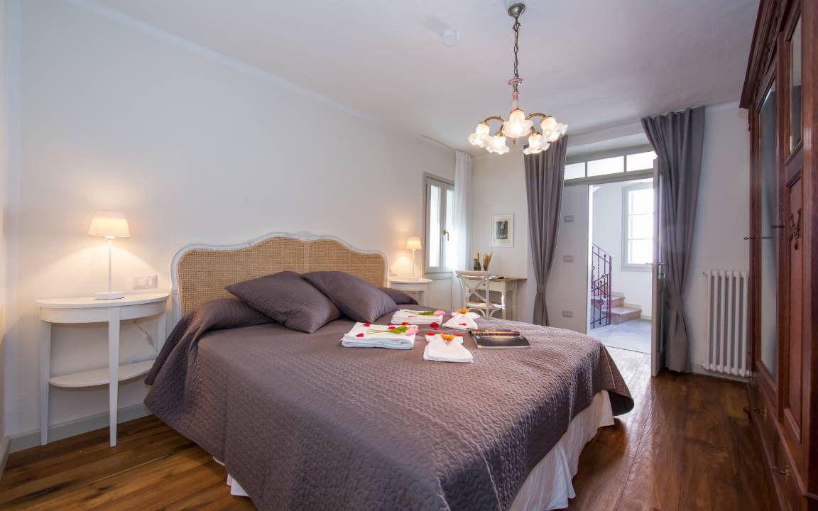 Photo of Bedroom in Colonno