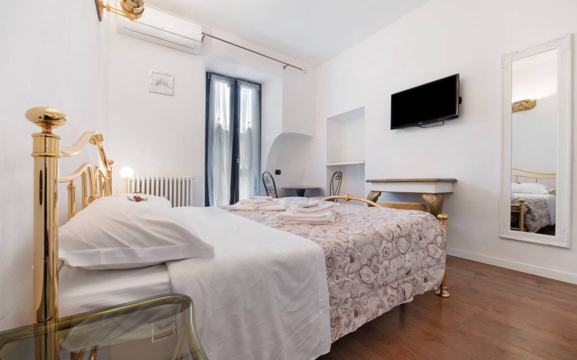 Photo of Bedroom in Mandello del Lario