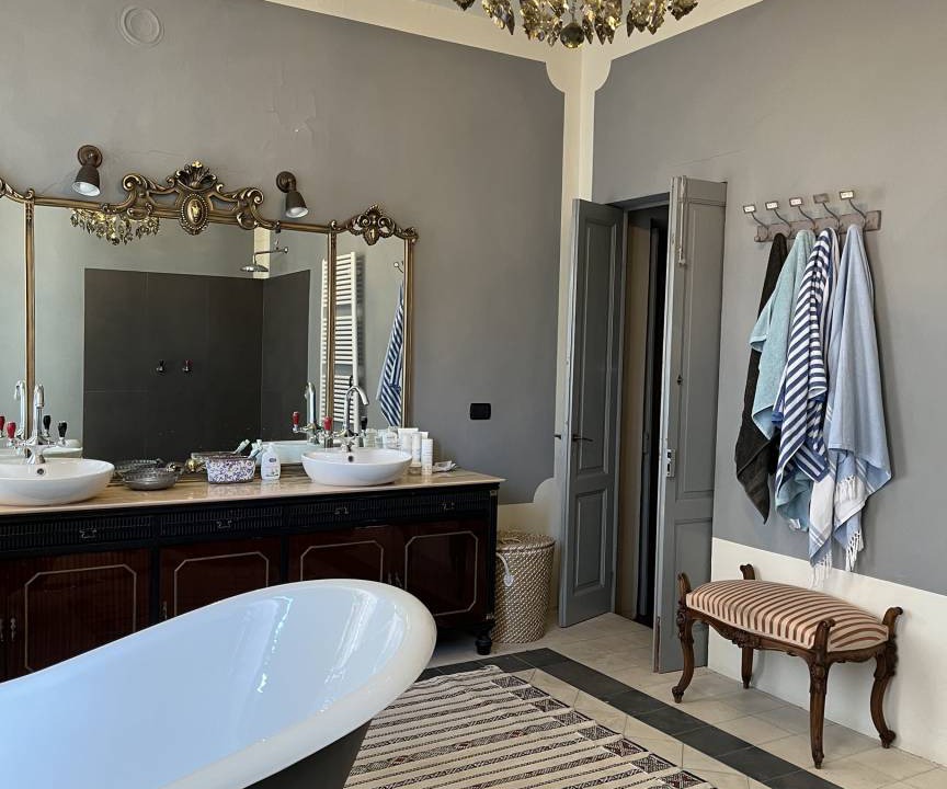 Photo of Bathroom in Castana