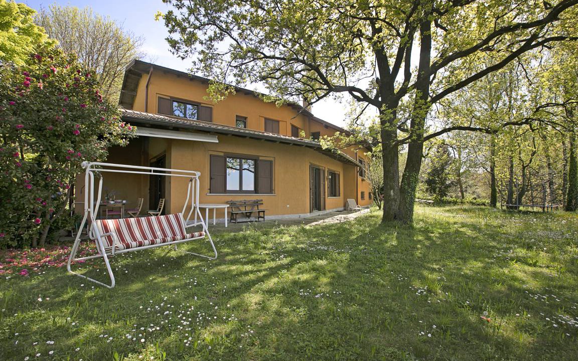 Photo of Buildings in Buguggiate