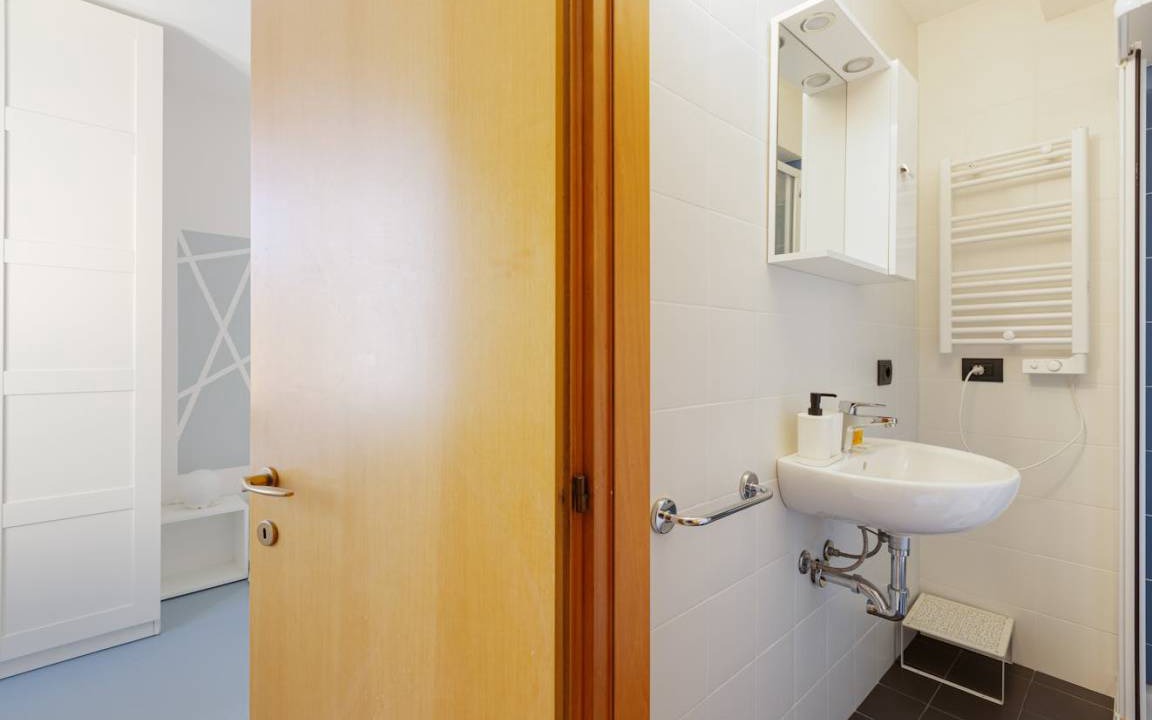 Photo of Bathroom in Magenta